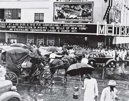 Movies, monsoon, Magic: The scene outside Mumbai’s Metro cinema, shot in 1947. The Regal and Eros were the other other popular theatres where both English and Hindi movies ran to packed houses Movies, monsoon, Magic: The scene outside Mumbai’s Metro cinema, shot in 1947. The Regal and Eros were the other other popular theatres where both English and Hindi movies ran to packed houses